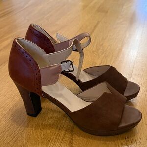 Source Unknown Two-Tone Brown Heels